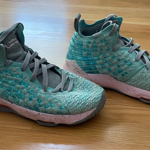 Nike Kids LeBron 17 GS “South Beach” sneakers - size 5.5 - Picture 2 of 6